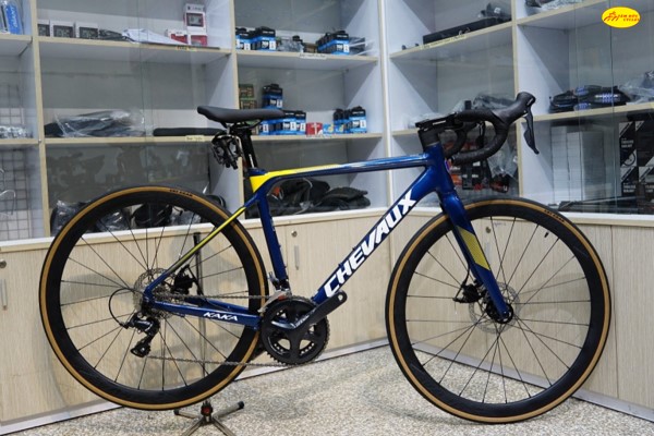 XE ĐẠP ĐUA CHEVAUX KAKA