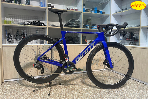 Xe đạp đua Giant 2024 PROPEL ADV 1