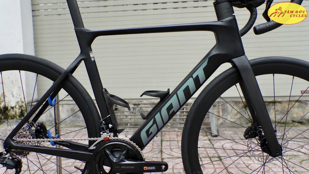 Xe đạp đua GIANT 2024 PROPEL ADV 2