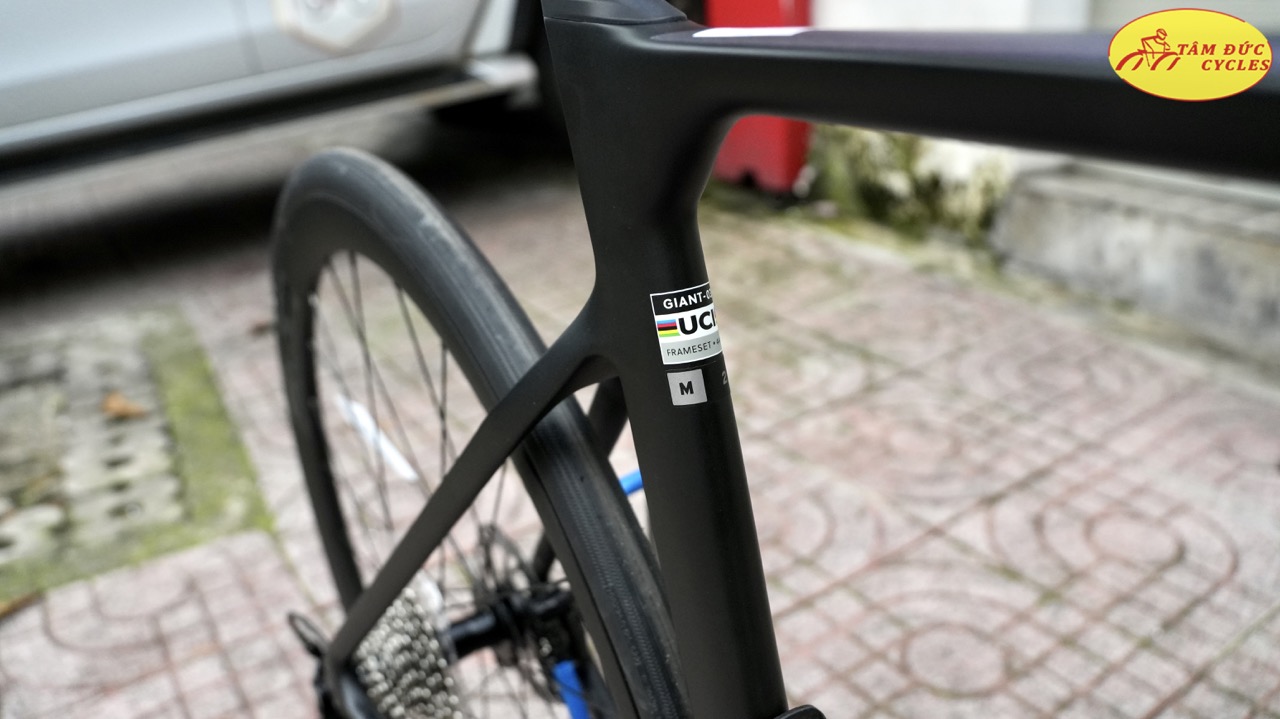 Xe đạp đua GIANT 2024 PROPEL ADV 2