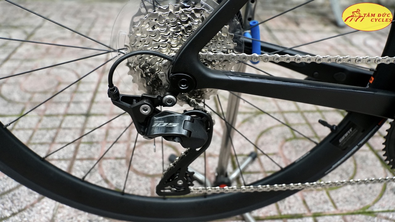 Xe đạp đua GIANT 2024 PROPEL ADV 2