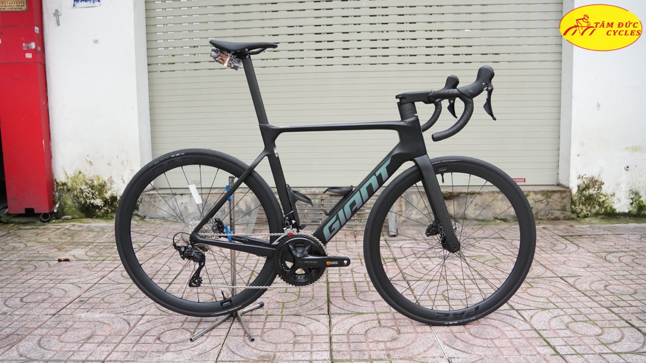 Xe đạp đua GIANT 2024 PROPEL ADV 2