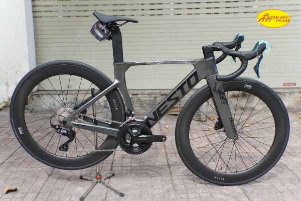 Xe đạp đua Nesto Gaur